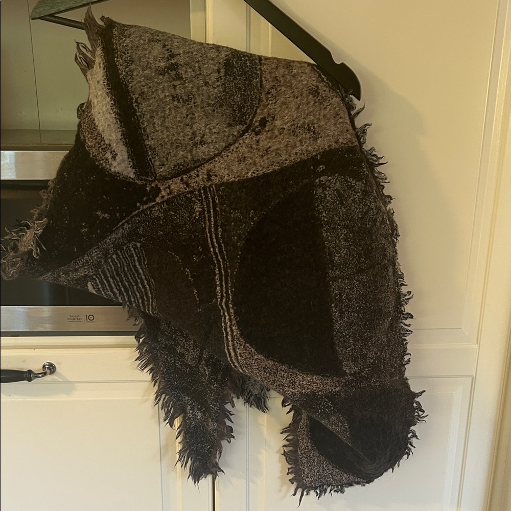 Wilfred Haus Party Triangle Scarf - Picture 2 of 5